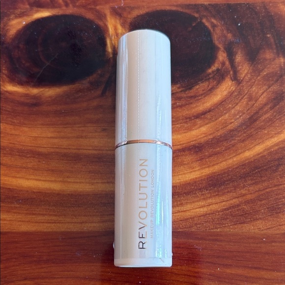 Revolution Cream Foundation Stick - Picture 1 of 3
